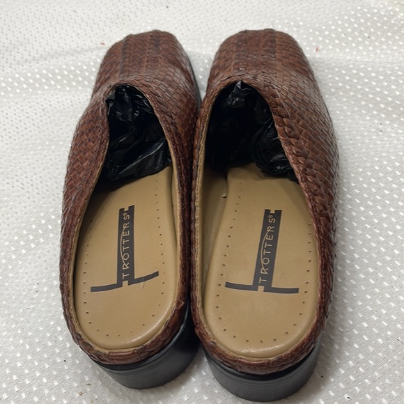 Trotter’s Brown Woven Leather Mule 8.5 Made In Brazil (2) - Picture 5 of 9